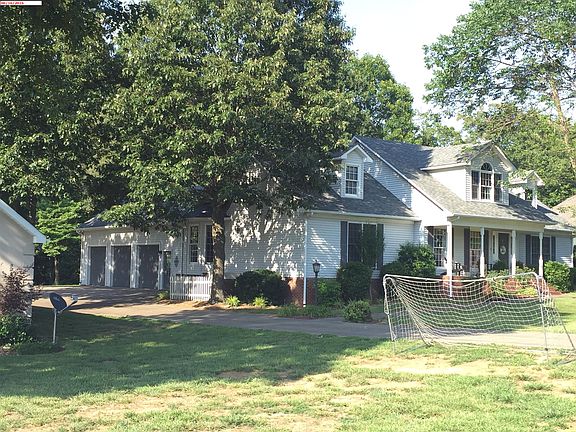 2nd image of 215 Pinebrook Dr
