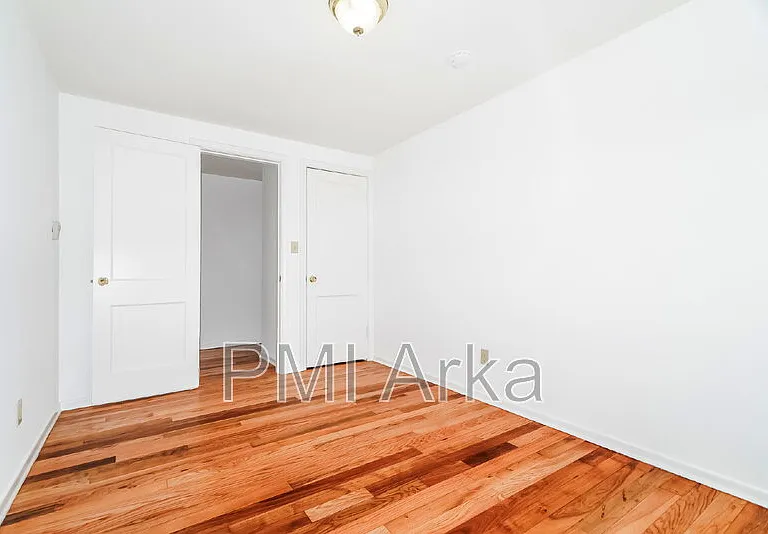 7306 S 115th St — Photo 11