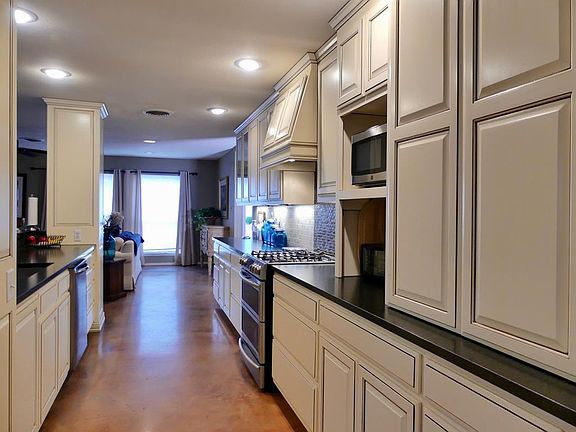 3rd image of 939 Sartain Dr