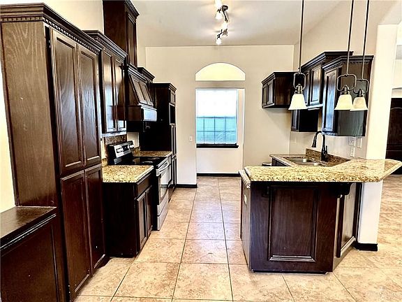3rd image of 2319 Yellow Rose Dr