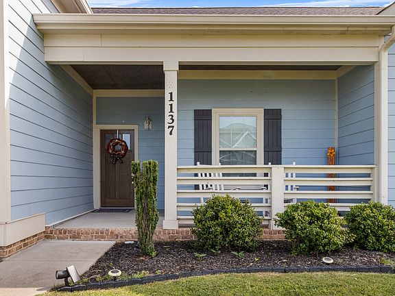 3rd image of 1137 Leaf Ln