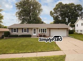 4130 Fillmore Ln, Davenport, IA 52806