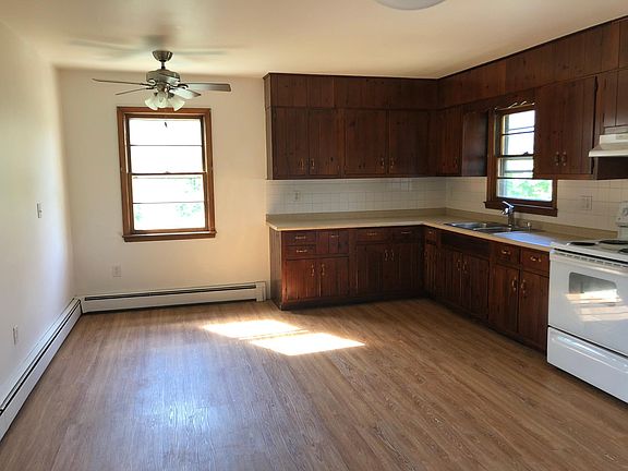 Large Eat-In Kitchen