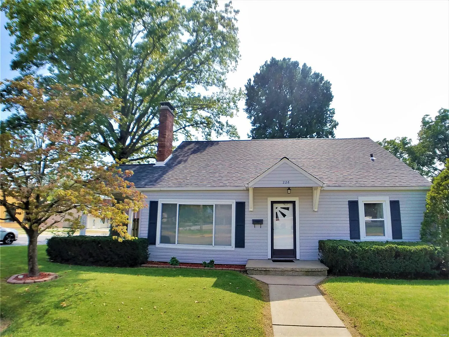 226 E Washington St photo 1