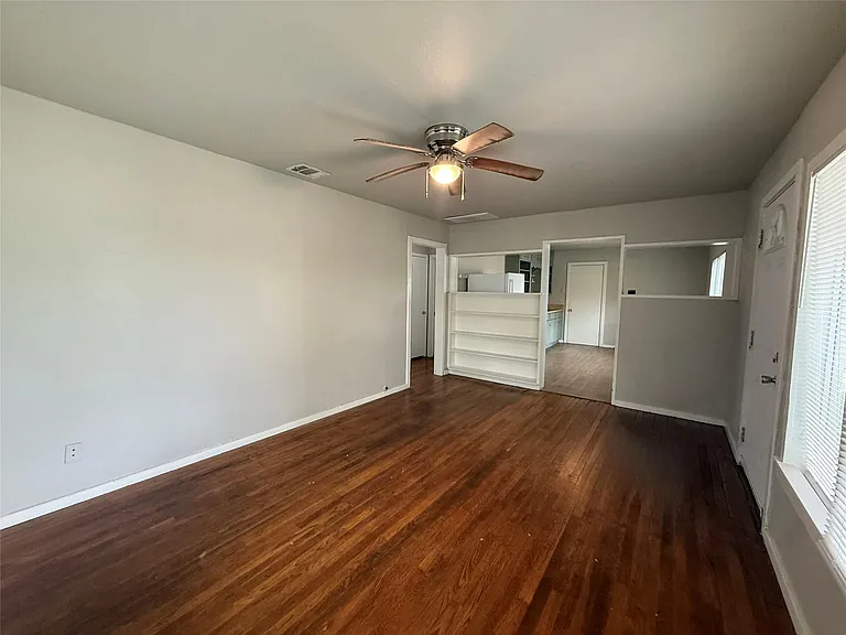 300 Mill St — Photo 8