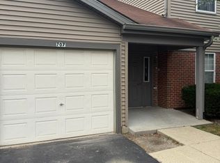 707 E Whispering Oaks Dr, Palatine, IL 60074