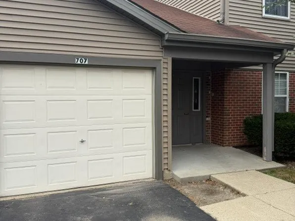 707 E Whispering Oaks Dr, Palatine, IL 60074