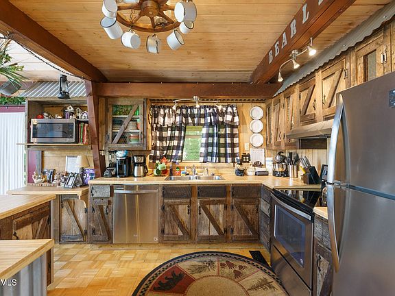 5th image of 1149 Ski View Dr