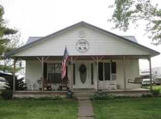 603 W Section Line Rd, Wayne City, IL 62895