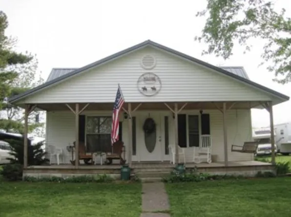 603 W Section Line Rd, Wayne City, IL 62895