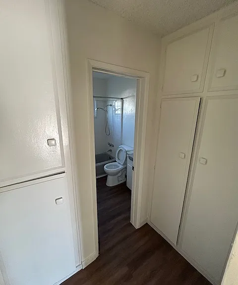 Aristocrat Apartments — Photo 2