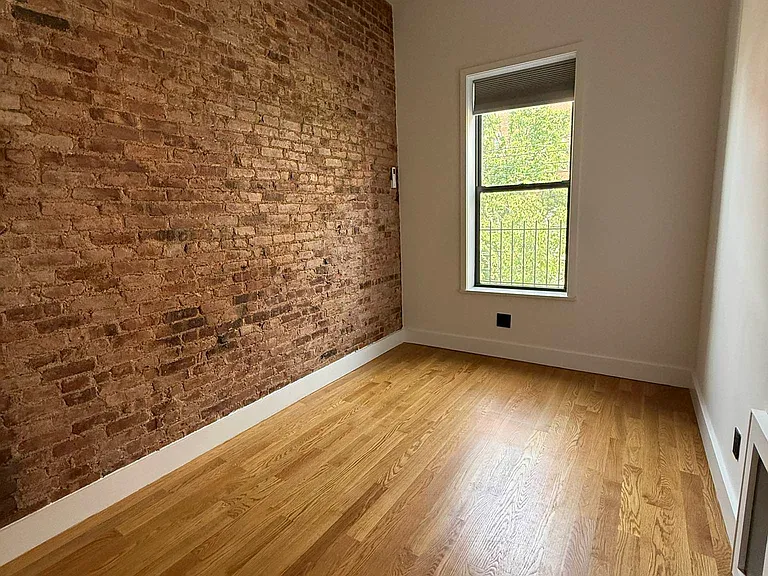 60-80 Catalpa Ave #2 — Photo 8
