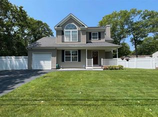 15 Atlantic St, Holtsville, NY 11742