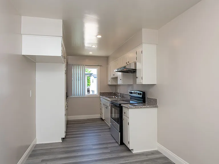 The Broadway Apartments — Photo 10
