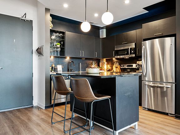 3rd image of 600 12th Ave S APT 727