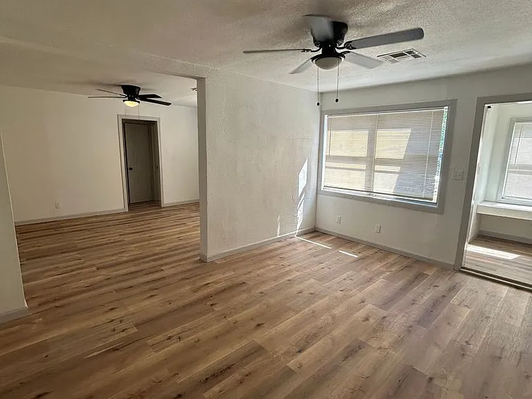 1529 NW Smith Ave — Photo 1