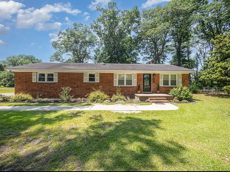 101 Trotwood Dr — Photo 1