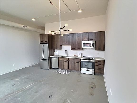 3rd image of 300 S Broadway #312
