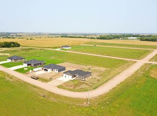 8482 Grandview Plz, Columbus, NE 68601