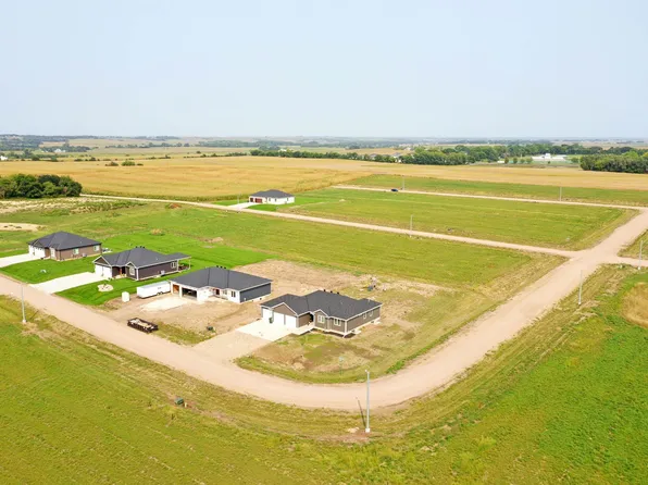 8442 Hillside Plz, Columbus, NE 68601