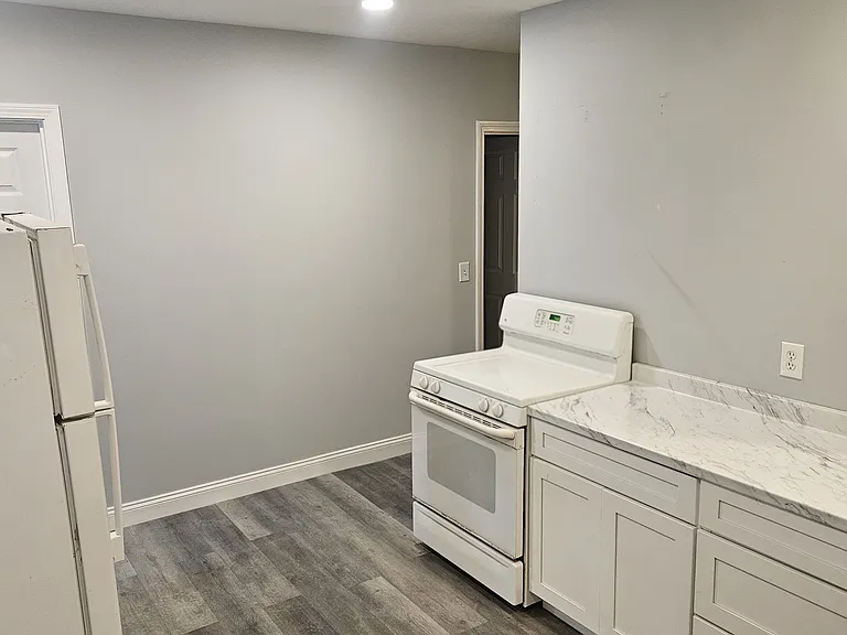 48-50 Pembroke Ave #1 — Photo 5