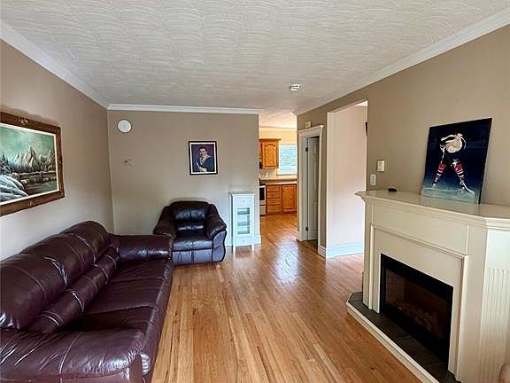 3rd image of 226 Mundy Pond Road