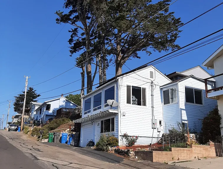 187 Bakersfield Ave — Photo 1