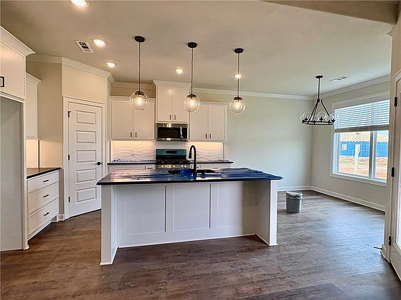 2nd image of 1808 Farmer St