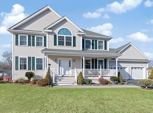 13 Watson Ln, Woburn, MA 01801