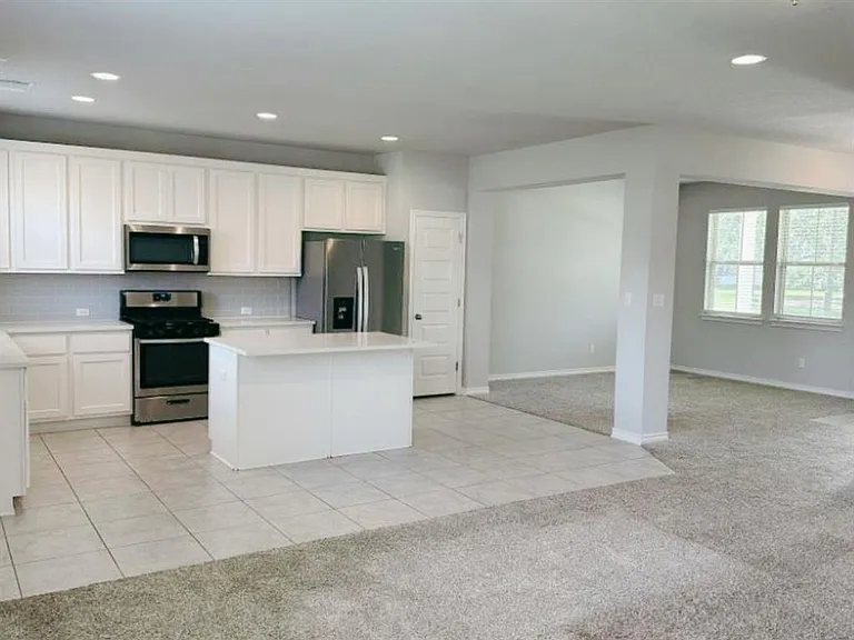 2129 Pecan Island Dr — Photo 2