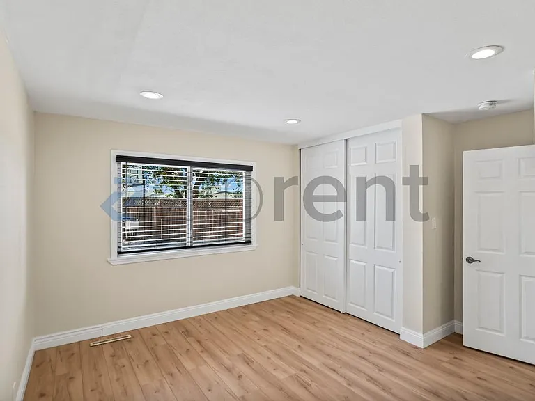 566 Beechmont Ln — Photo 15