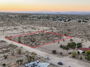 1 Yucca Terrace Dr, Phelan, CA 92371