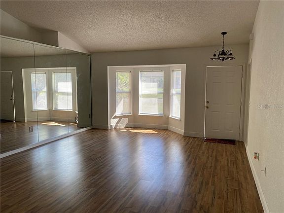 3rd image of 1090 Worthington Dr