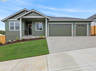 657 NE Wildwood Dr, Estacada, OR 97023