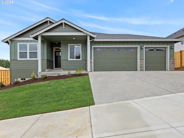 657 NE Wildwood Dr, Estacada, OR 97023