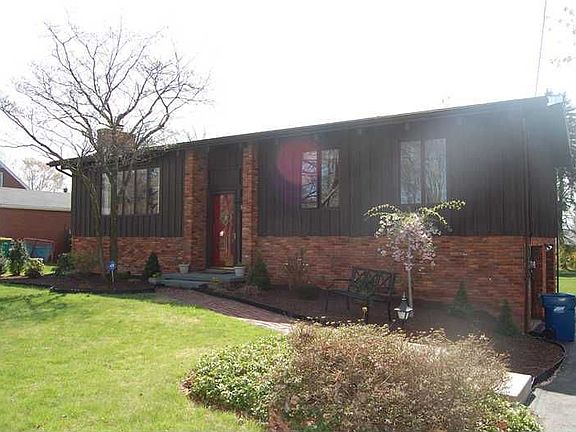 2nd image of 3006 Harcourt Dr
