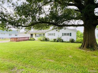 405 E Martin St, Perry, MO 63462