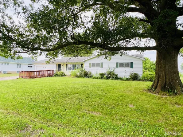 405 E Martin St, Perry, MO 63462