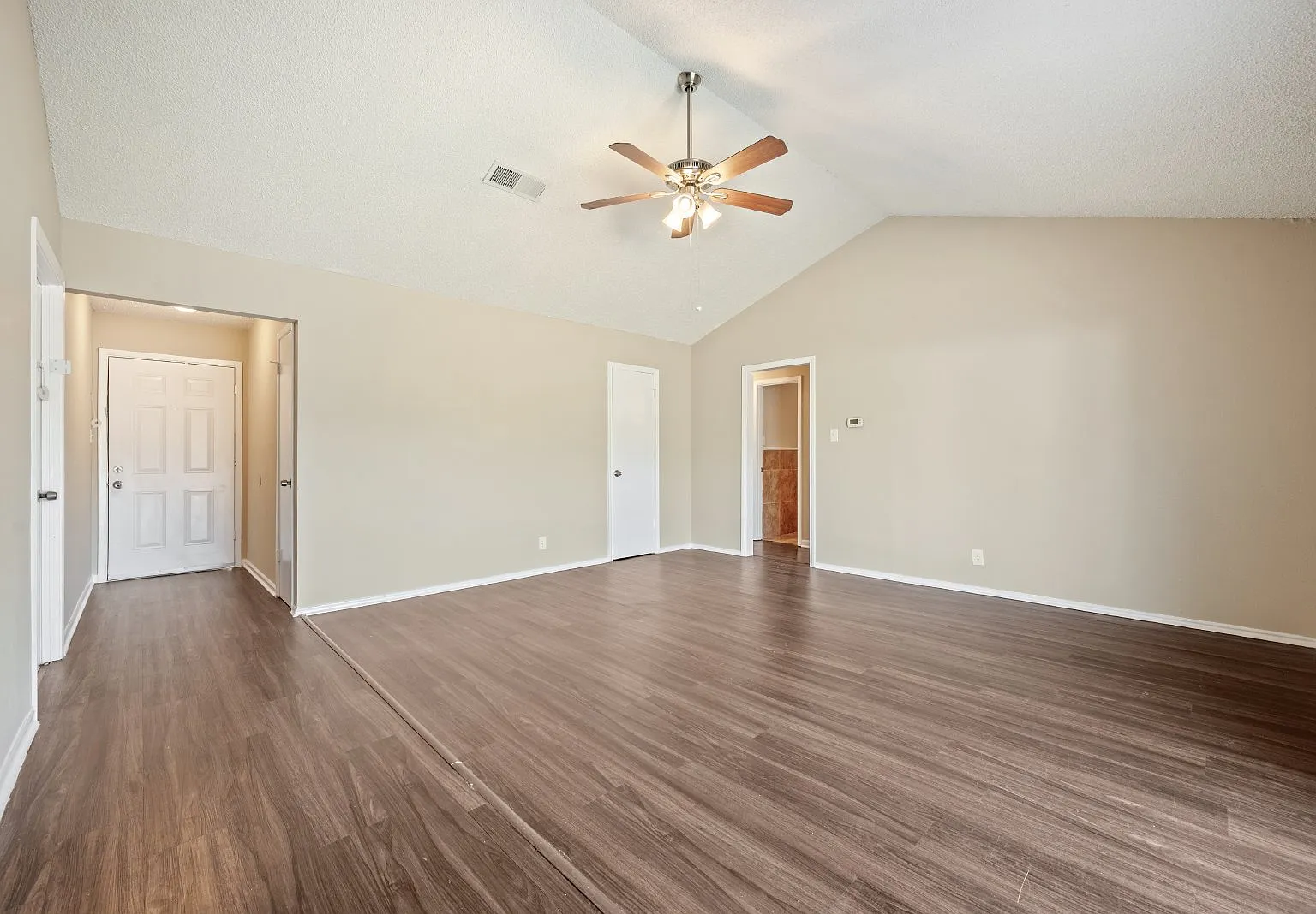 3 bed, 1.5 bath, 1091 sqft, $1,750 — Photo 4