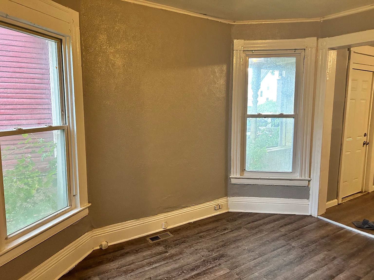 571 N Goodman St — Photo 3