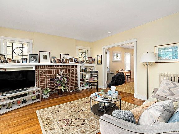 5th image of 101 Shady Dr W