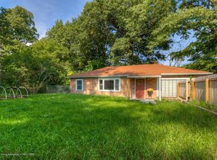 8 Willard Ct, Grand Ledge, MI 48837