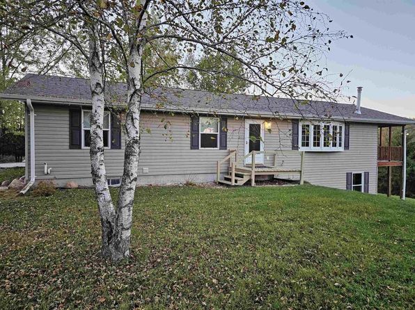 E928 South RIVER ROAD, Iola, WI 54945