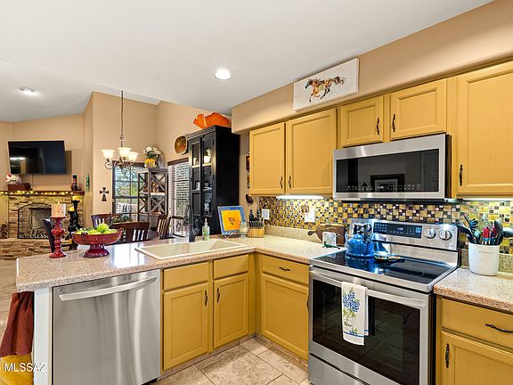 3rd image of 47 E Horizon Cir