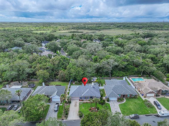 3rd image of 865 Laguna Dr W