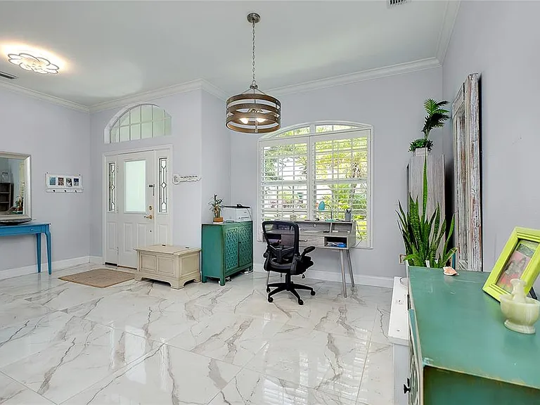 360 Cedarbrook Ct — Photo 3