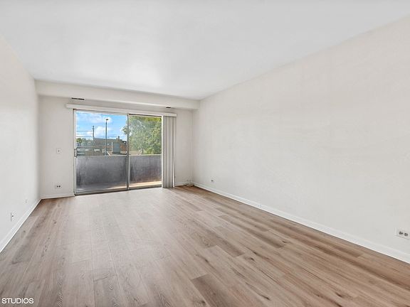 4th image of 3150 W Bryn Mawr Ave APT 303