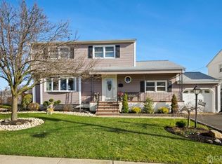 5 Sterling Ct, Perth Amboy, NJ 08861