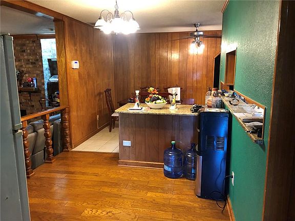 5th image of 2405 Larchmont Dr
