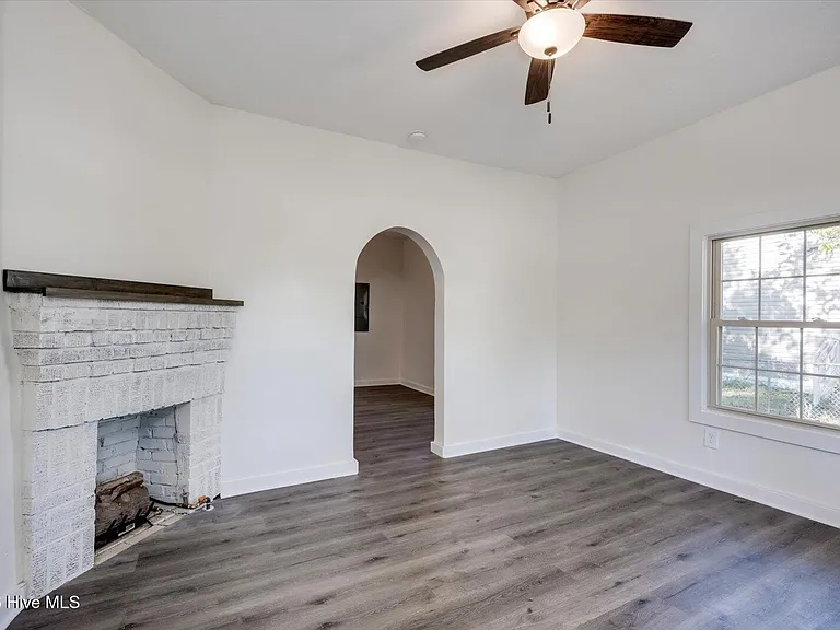 311 Abbeville Ave NE — Photo 3